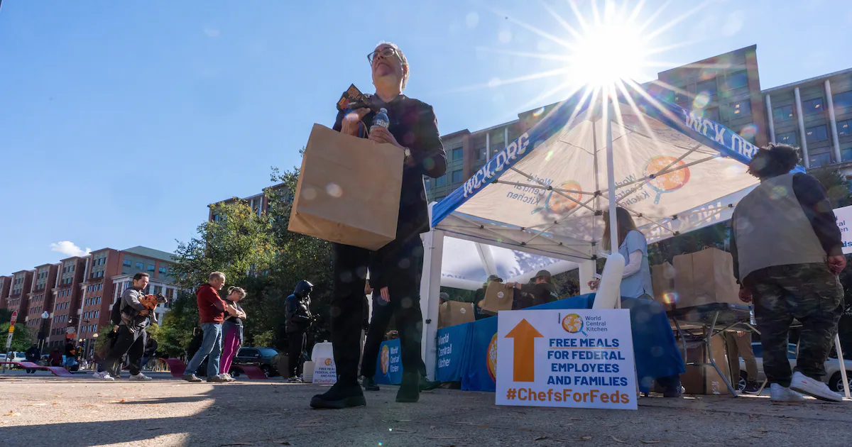 How congressional staffers are dealing with missed paychecks