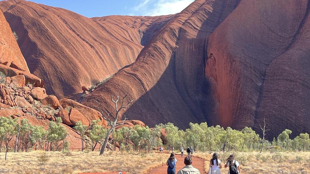 Anangu people seek business share of Uluru tourism
