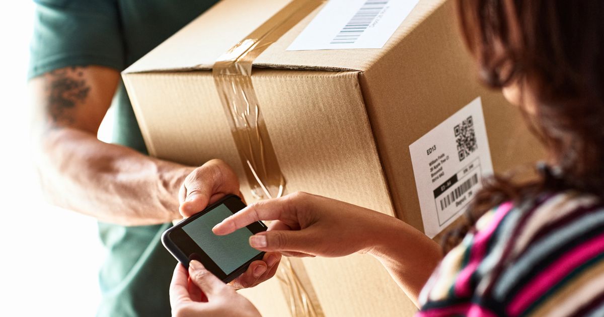 Hundreds of jobs at risk after company behind Fastway Couriers Ireland goes into receivership