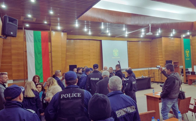 Bulgaria: Karlovo Council Approves Gunpowder Factory Amid Protests and Tension