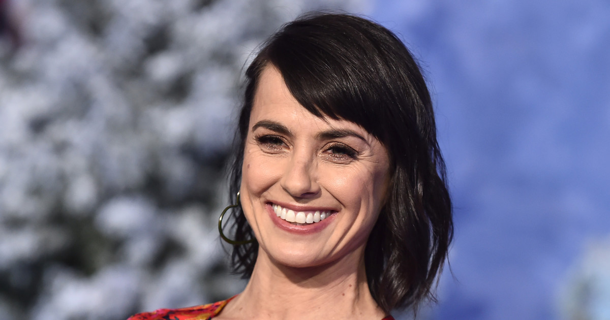 ‘Entourage’ Star’s Cheer Uniform Is Teen's Halloween Costume