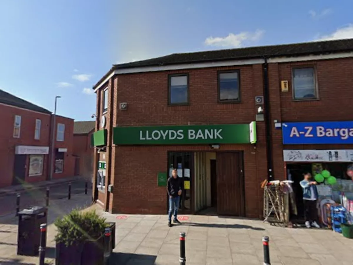 Lloyds, Barclays, NatWest, Halifax and Santander to close 24 branches in November - full list