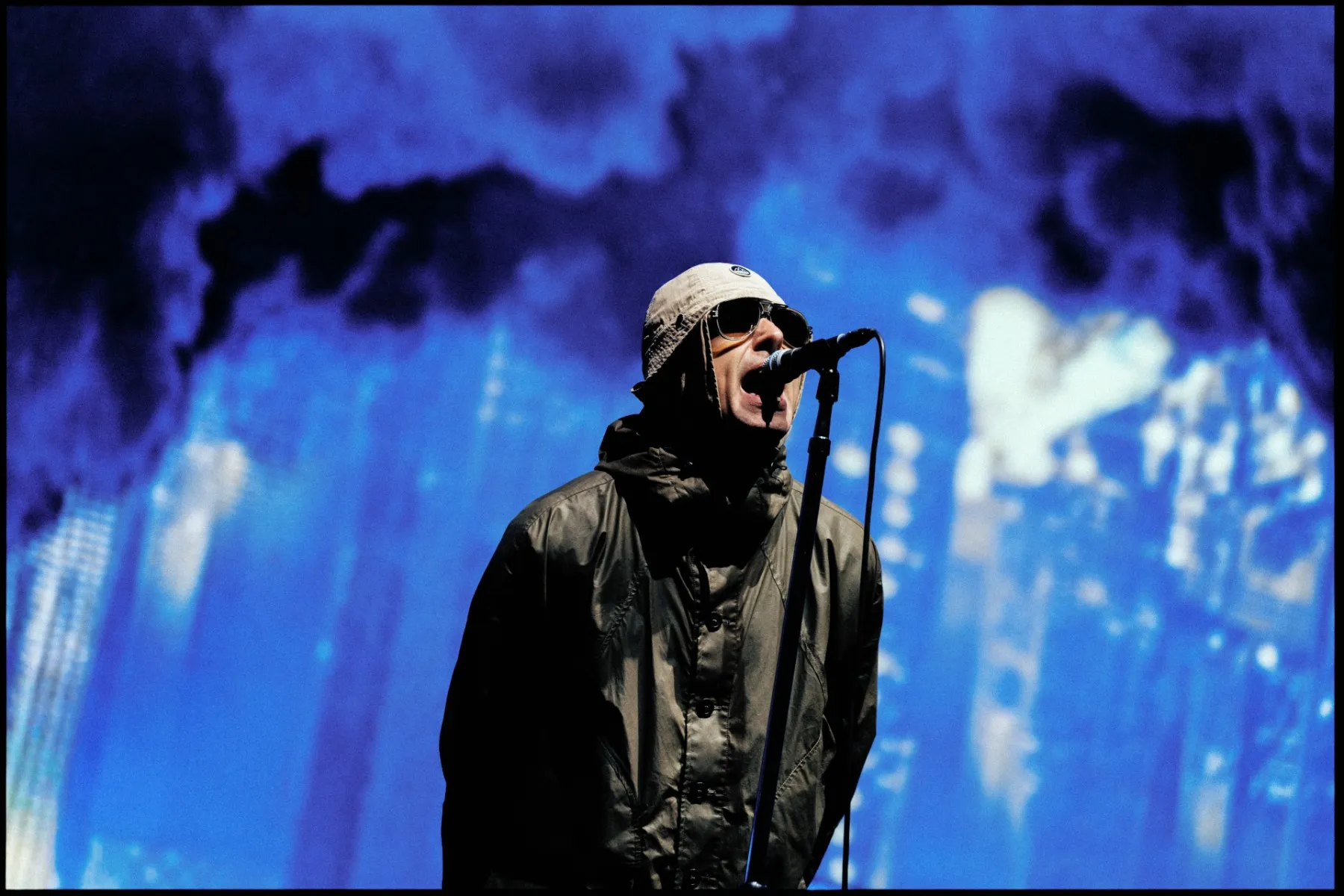 Oasis Celebrating ‘Wonderwall’ 30th Anniversary With ‘(What’s the Story) Morning Glory’ 7″ Singles Box