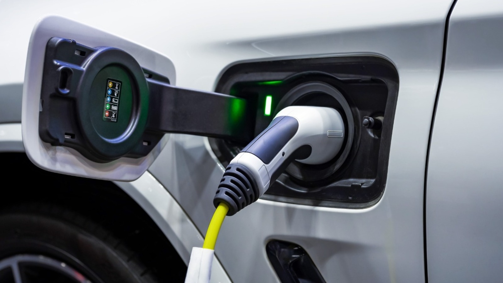 Study Shows Plug-In Hybrids May Produce Similar Amounts Of Pollution As Gas Vehicles