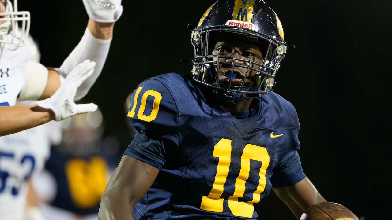 Vote for the Cunningham Bounds Coastal Football Player of Week 11