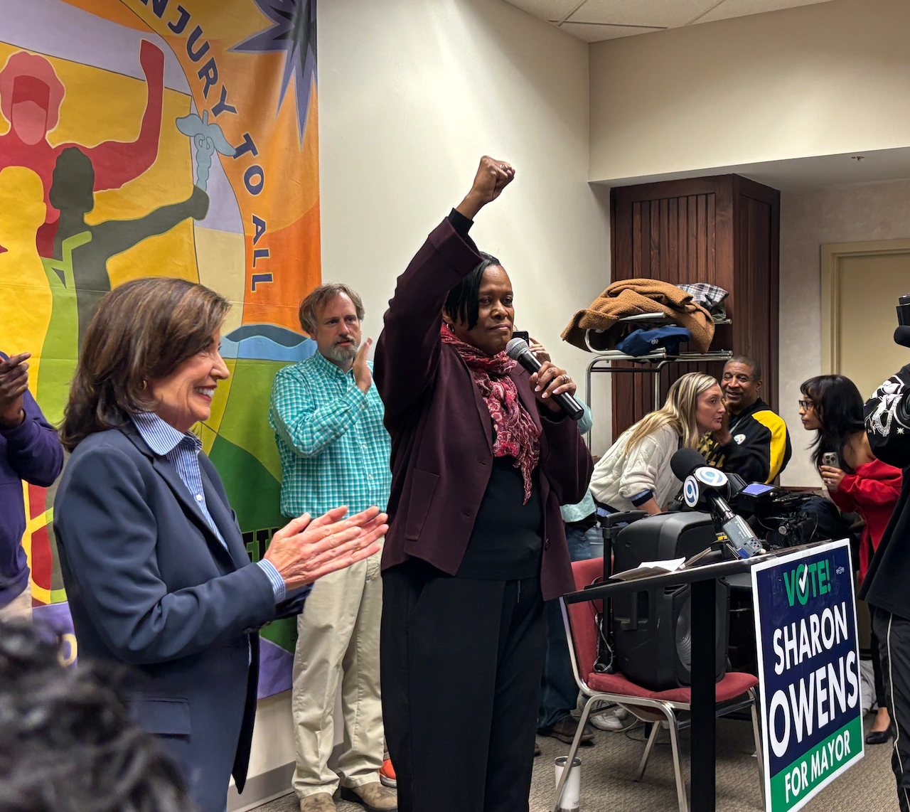 Hochul backs ‘fighter’ Sharon Owens in final days of Syracuse mayor’s race