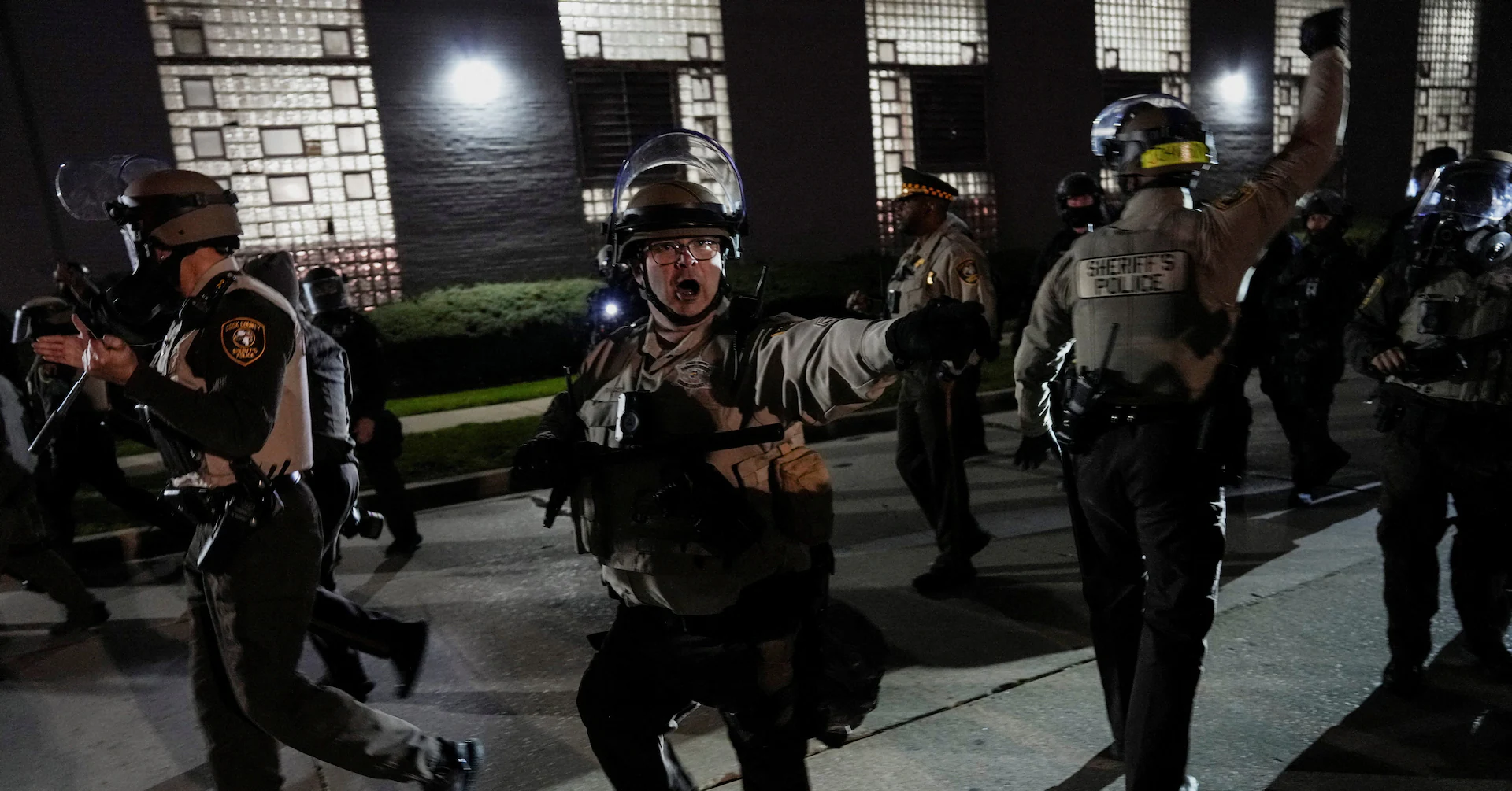 'We're not a violent city': Chicago locals take on ICE block-by-block