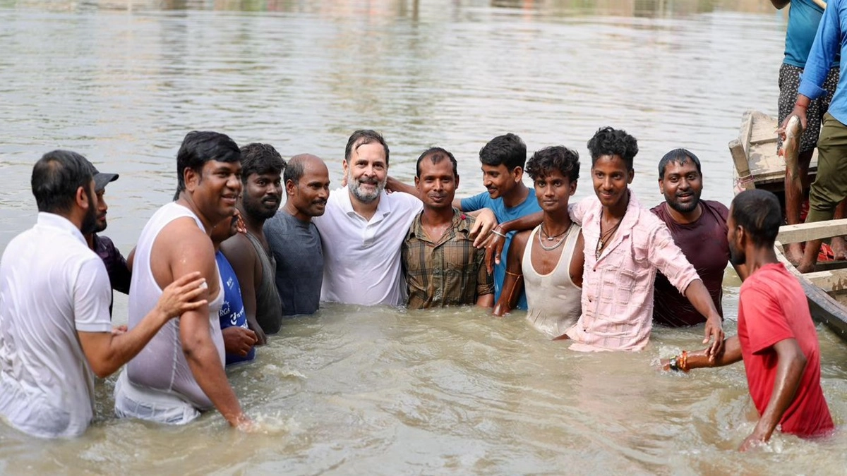 Bihar Assembly Elections 2025: Rahul Gandhi Goes Fishing in Begusarai Pond; at Rally Takes ‘Yoga Asana’ Dig at PM Narendra Modi (See Pics and Video)