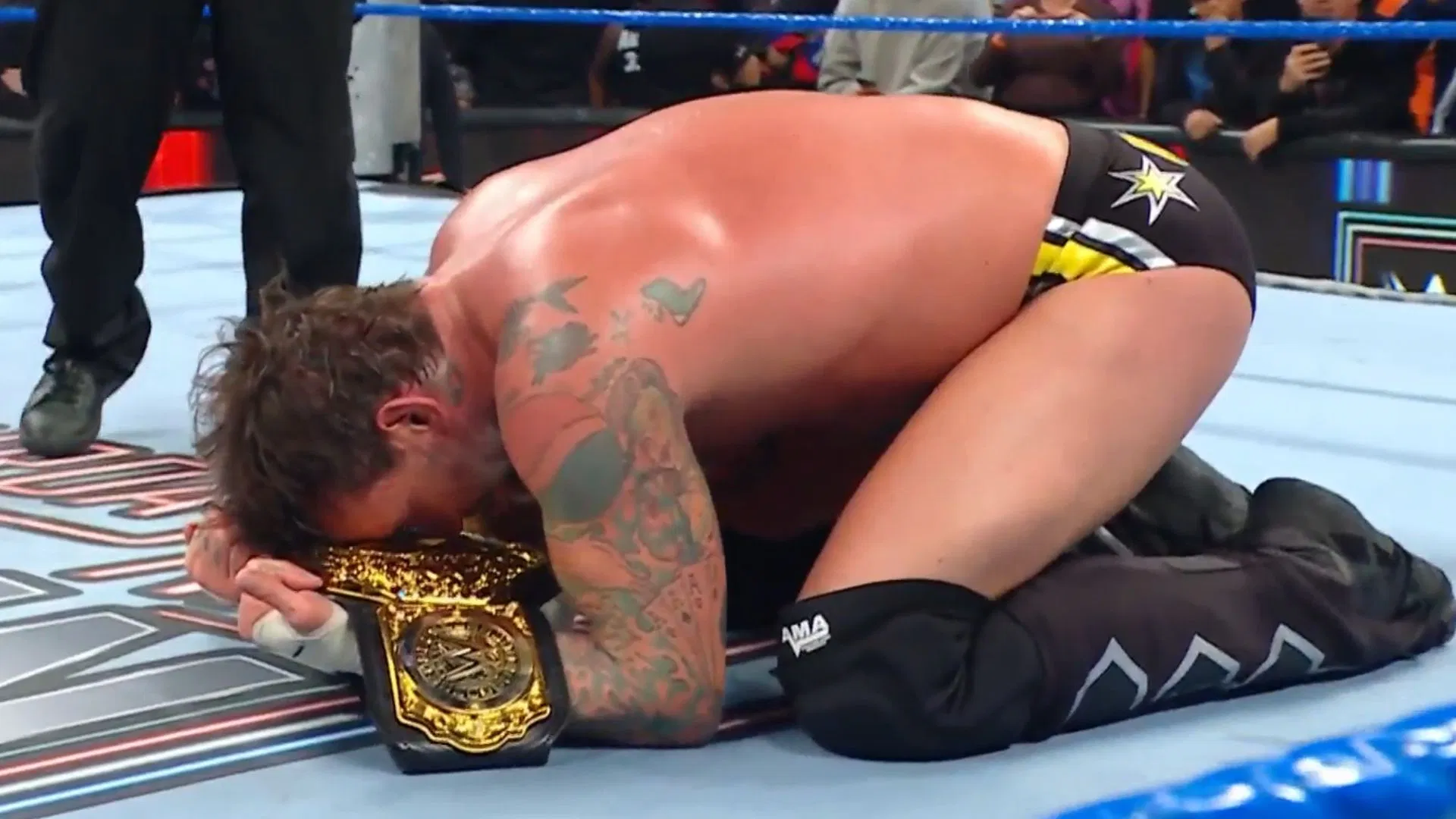 AEW star has an interesting reaction after CM Punk wins the World Heavyweight Title at WWE SNME