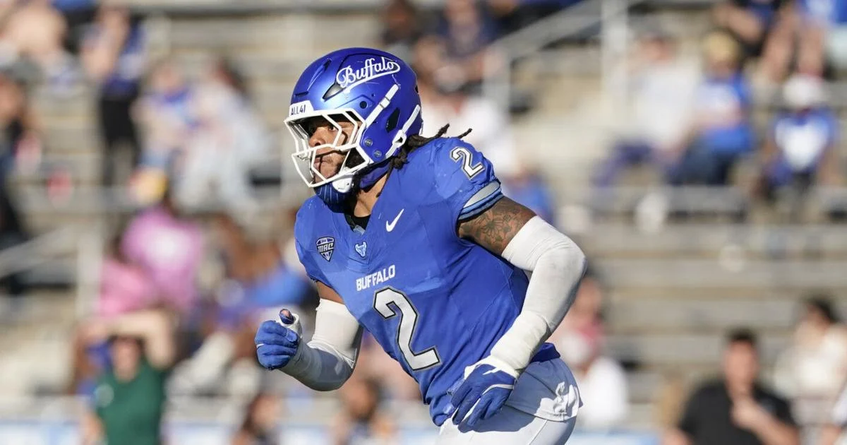 Buffalo beat Bowling Green as Red Murdock breaks NCAA record