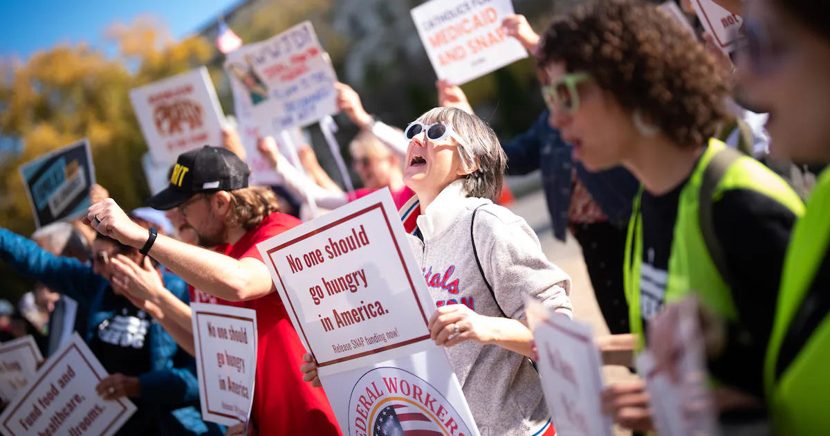 After a month of the shutdown, federal workers face mounting bills, car repossessions