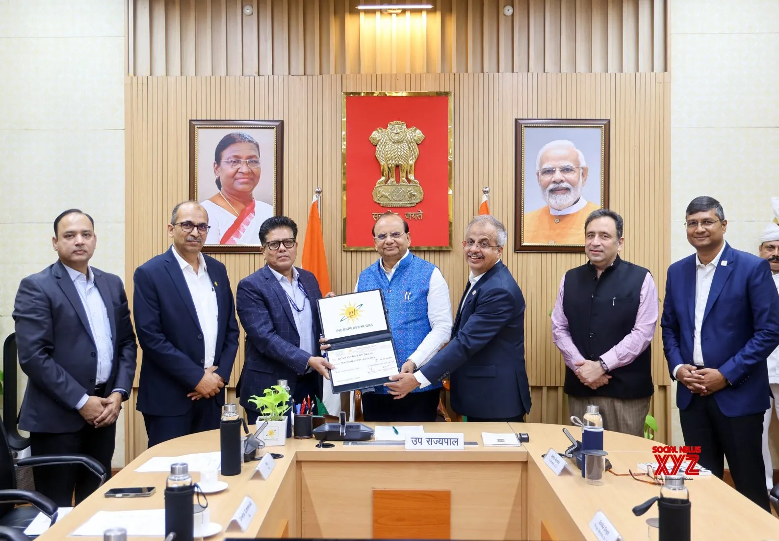 New Delhi: Delhi LG Vinai Kumar Saxena Receives Dividend Cheque from IGL #Gallery