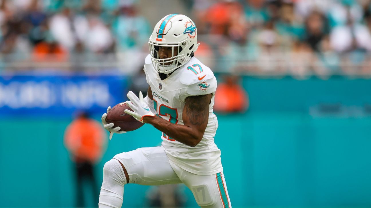 Dolphins 'highly unlikely' to trade Jaylen Waddle, source says