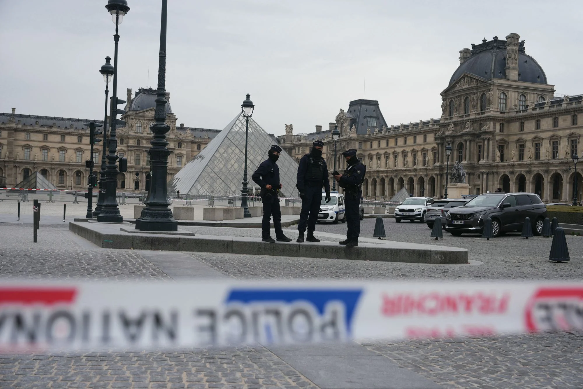 I’m a legal expert. Here’s the biggest mistake the Louvre robbers made