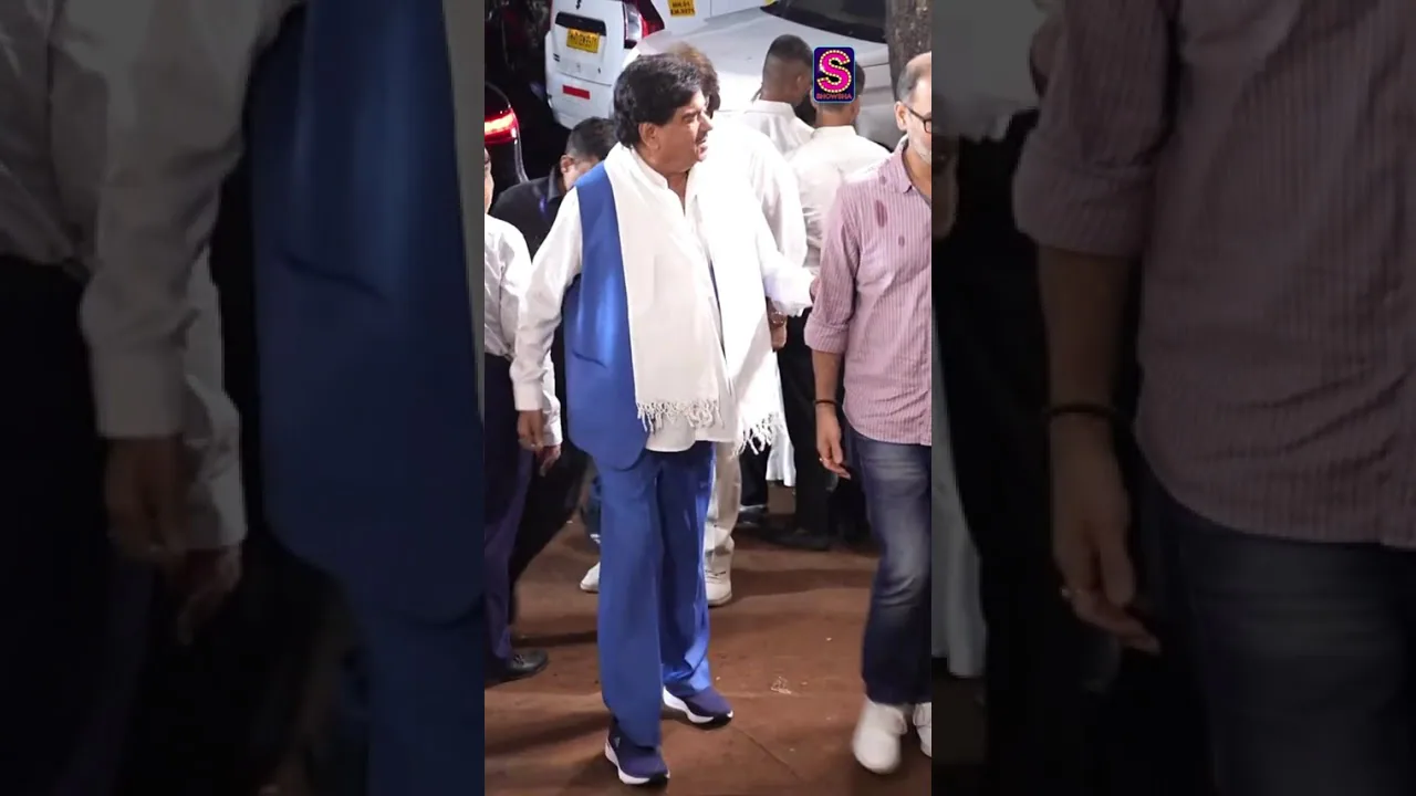 Shatrughan Sinha arrives at the prayer meet of the late Satish Shah