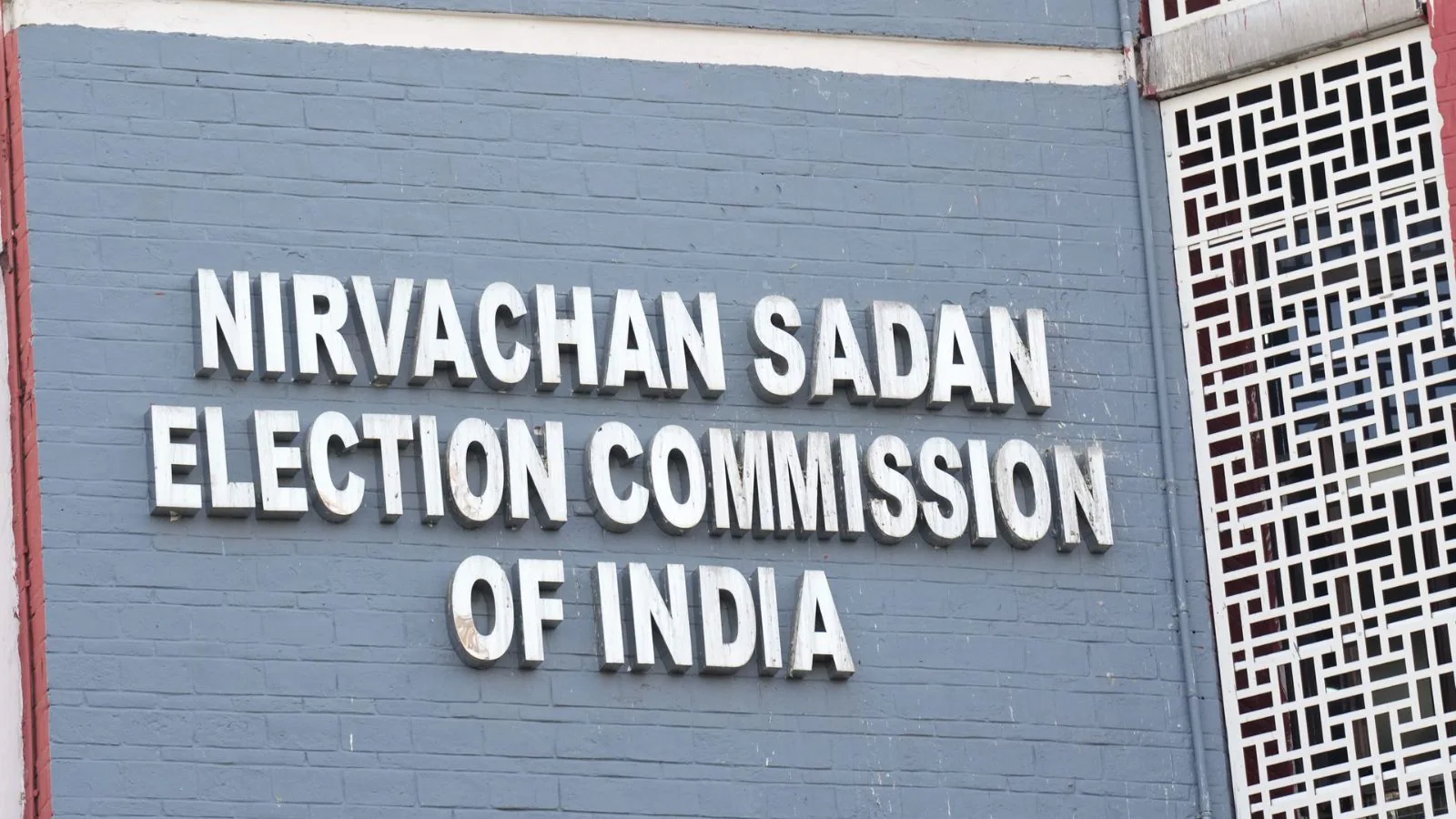 News18 Evening Digest: ECI Announces SIR In 12 States, Discrepancies In Delhi Acid Attack Case & Top Stories