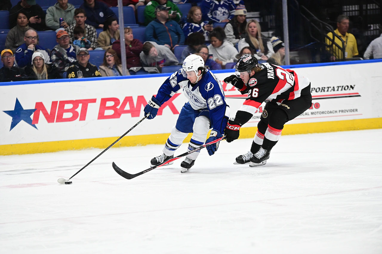 Syracuse Crunch fall to Belleville Senators, 7-4