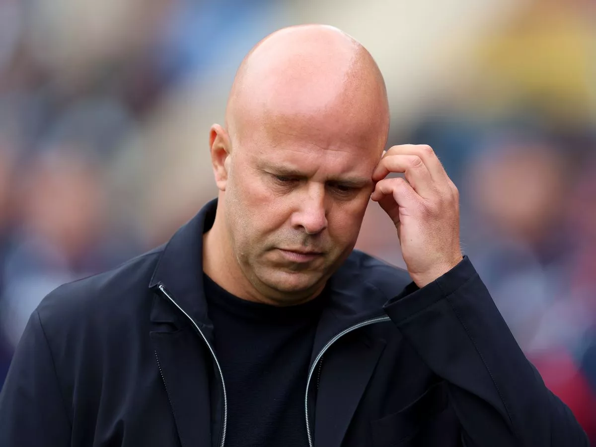 Liverpool news: Slot blasted for Arsenal comments as worrying dressing room moment emerges