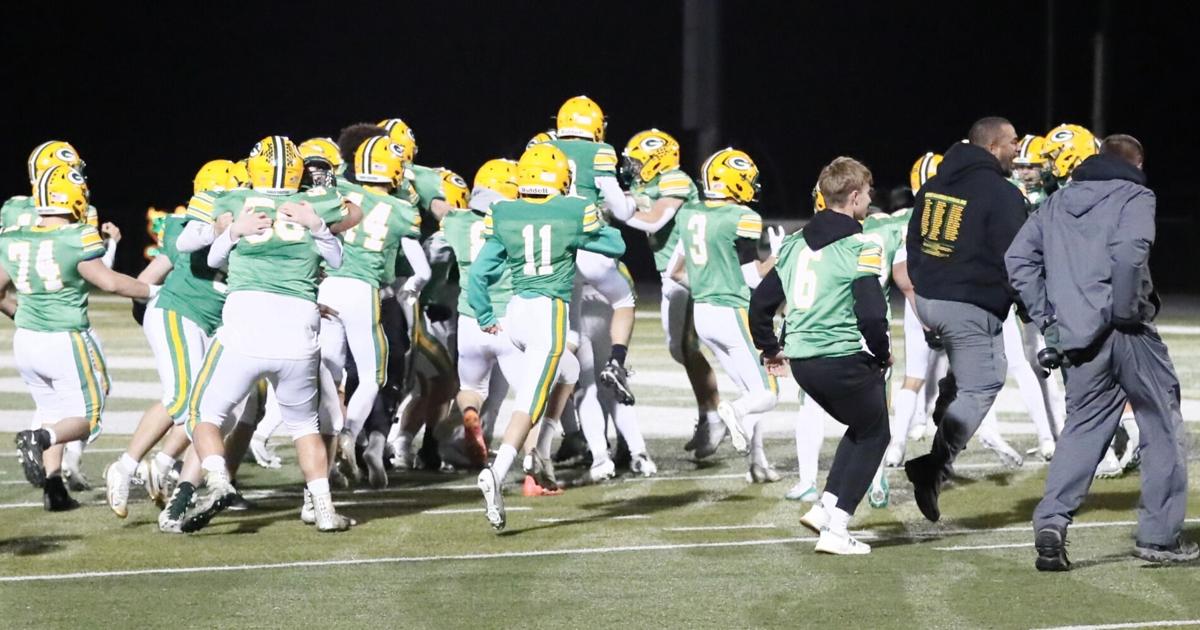 Miraculous finish lifts Maple Leafs to playoff-opening win