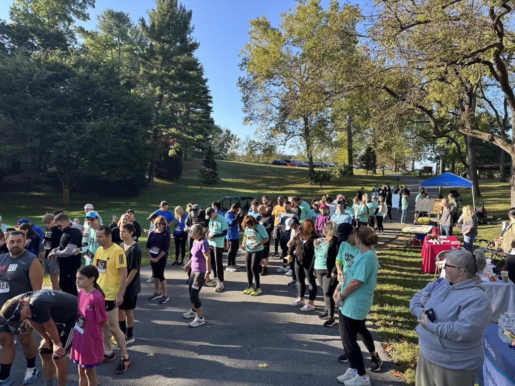 Realtors, neighbors support local housing at 5K run