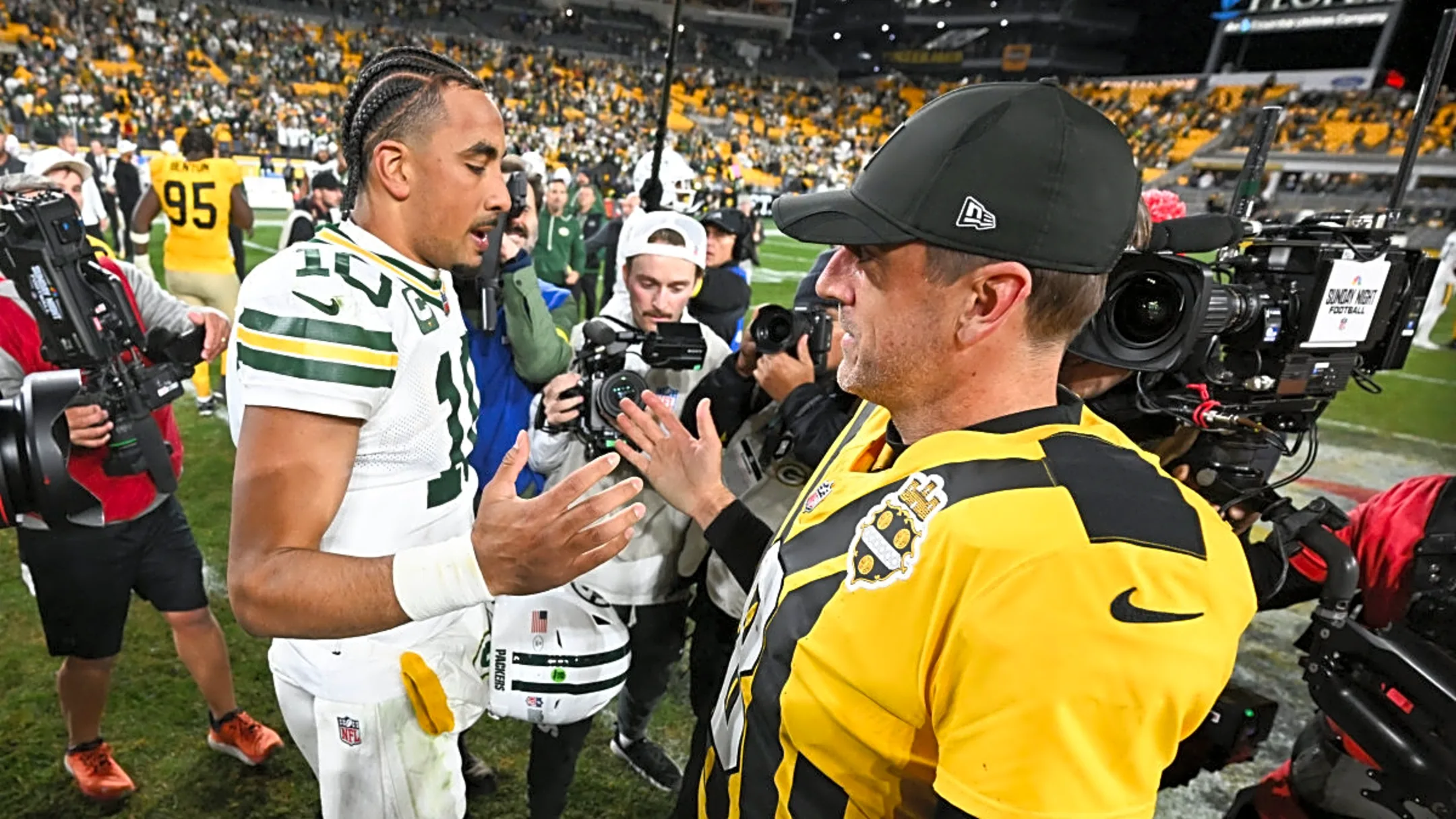 Aaron Rodgers tips his hat to Packers fans after Steelers loss, showing once again how deep that bond still runs