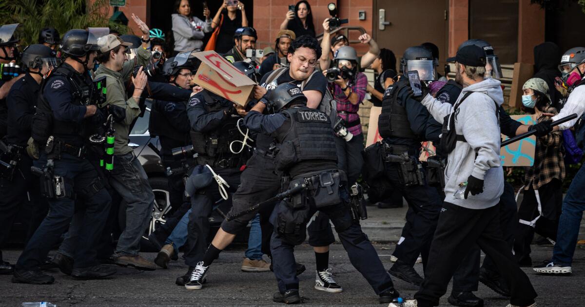 What does a journalist look like? The city attorney wants to know