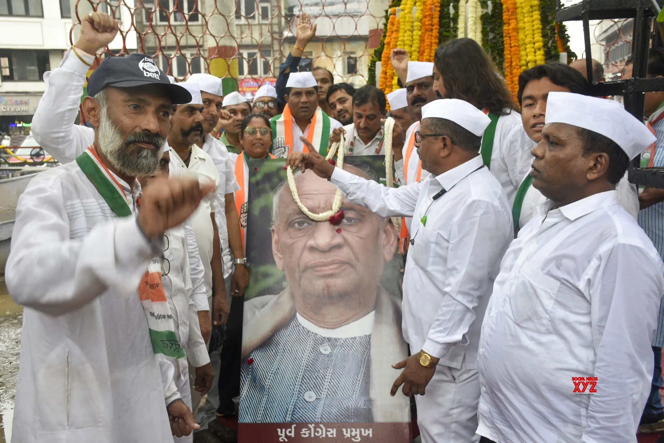 Surat: Congress Members Celebrate Sardar Patel’s Birth Anniversary #Gallery