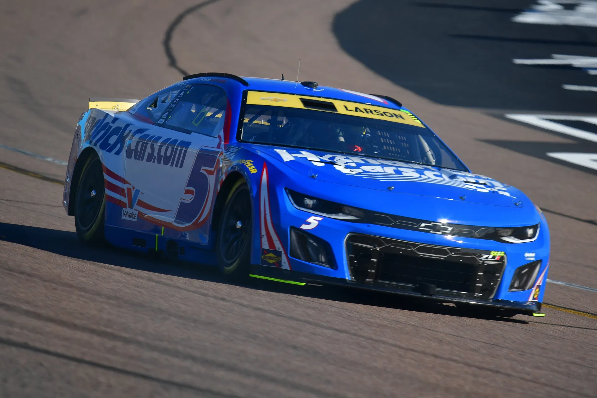 NASCAR insider picks HMS’s driver as favorite to win 2025 Cup Series Phoenix Championship race
