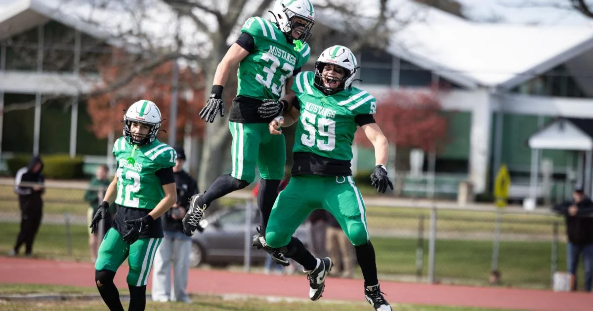 Mainland cruises past rival Ocean City in sectional playoffs