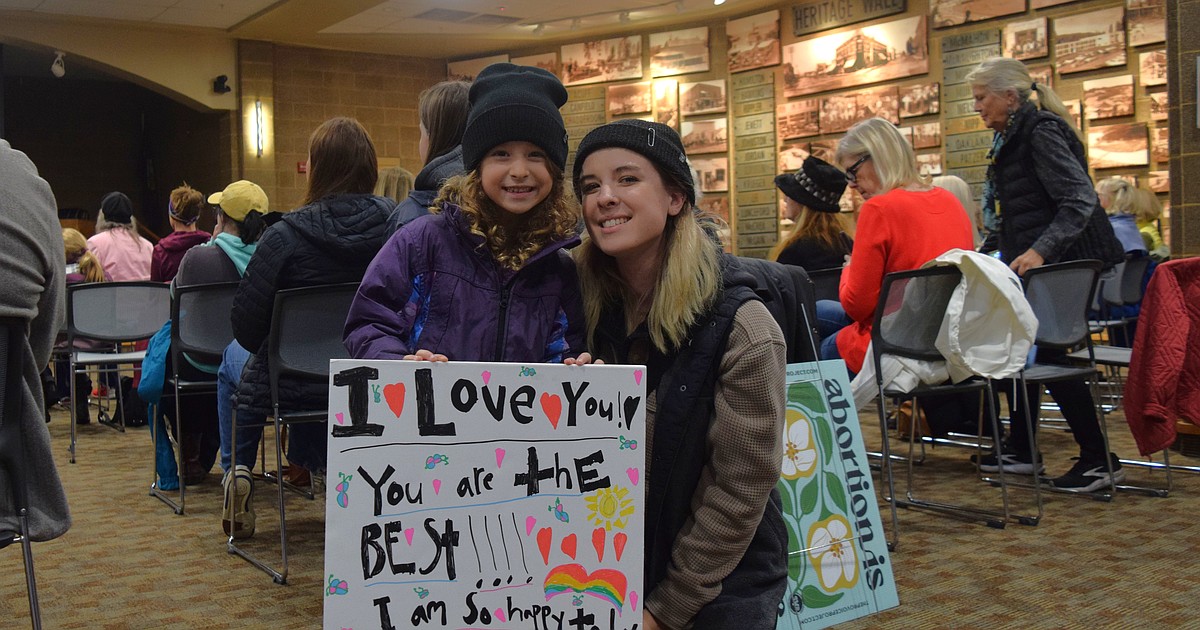'End the ban' rally draws about 100