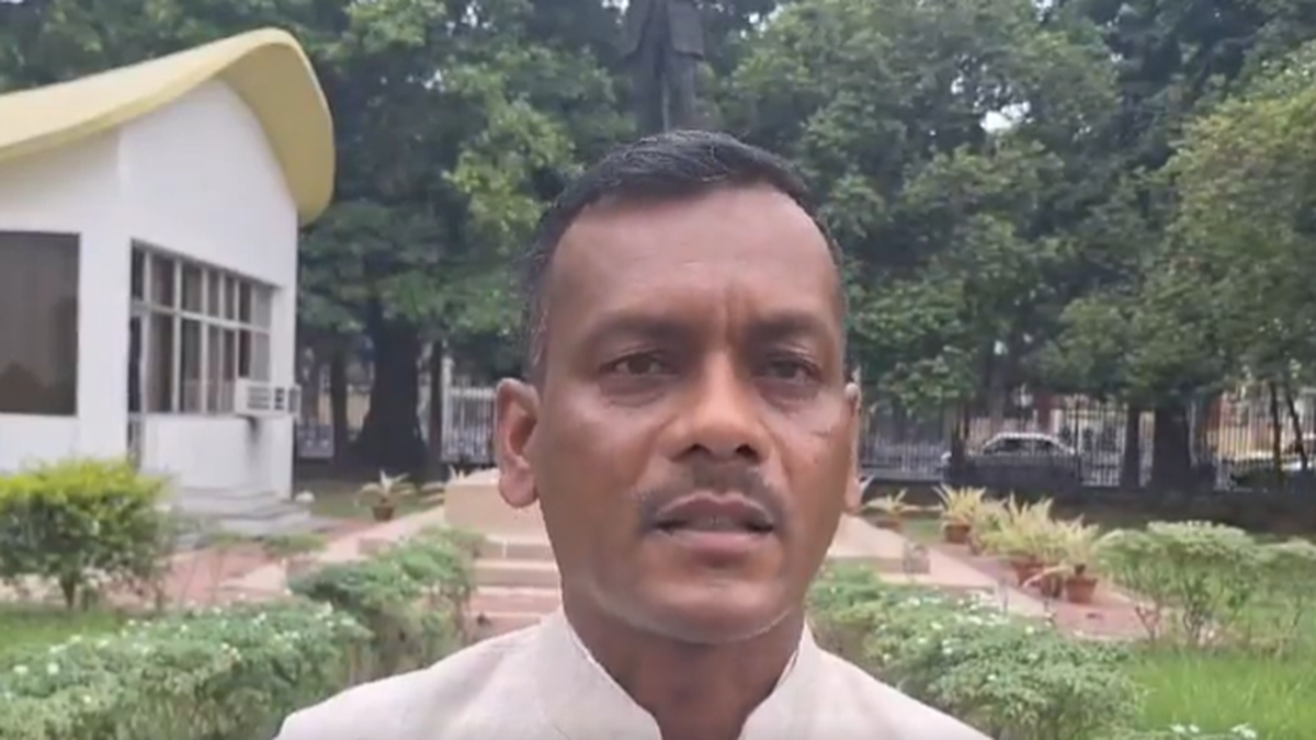 Bengal BJP MP Manoj Tigga misbehaves with BDO over flood relief, caught on video