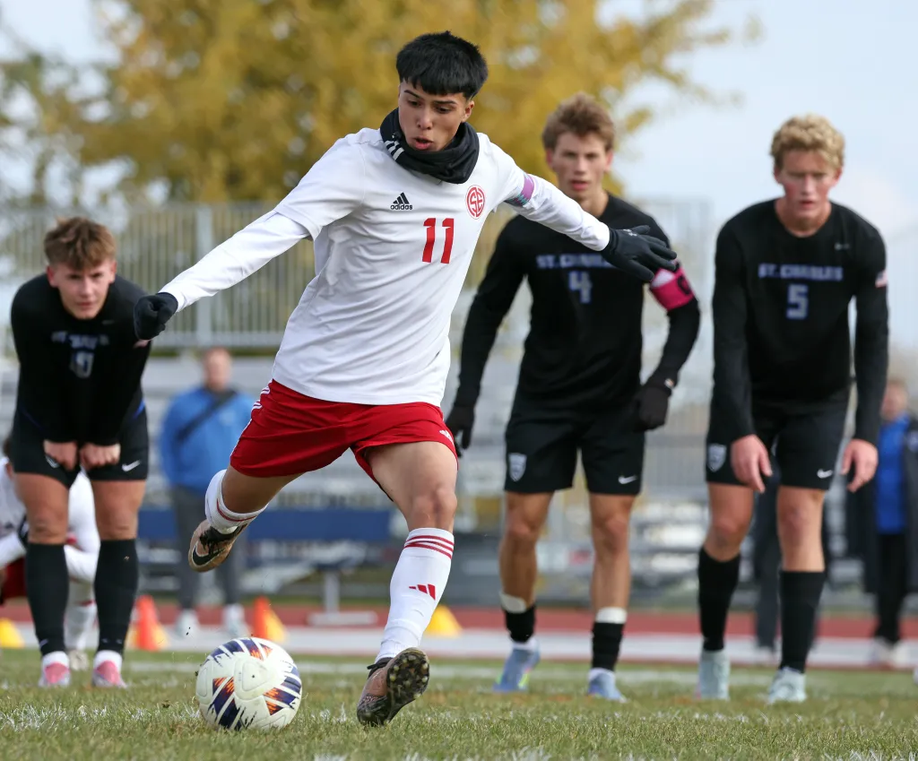 Alan Munoz gets South Elgin past St. Charles North
