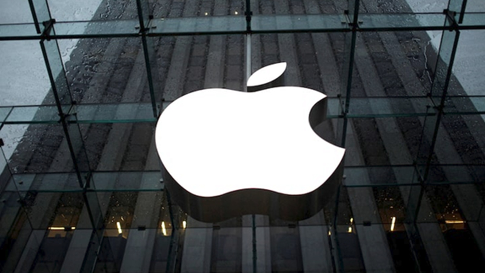 Apple (AAPL) Q4 2025 earnings results beat revenue expectations, miss EPS whisper number