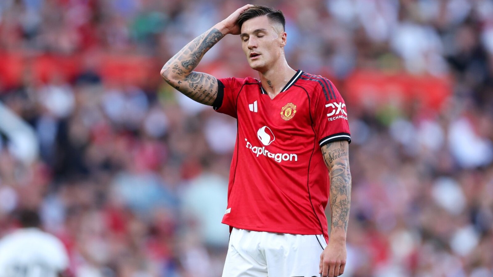 ‘He looks awkward’ - Gary Neville points finger at Man United star after Forest draw