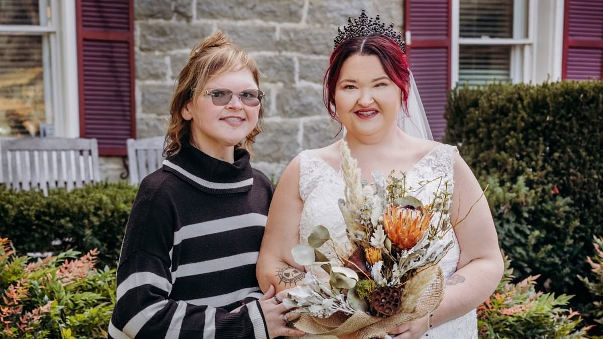1000lb Sisters star Amy weds in haunted tavern on Halloween as Tammy poses beside bride flaunting weight loss