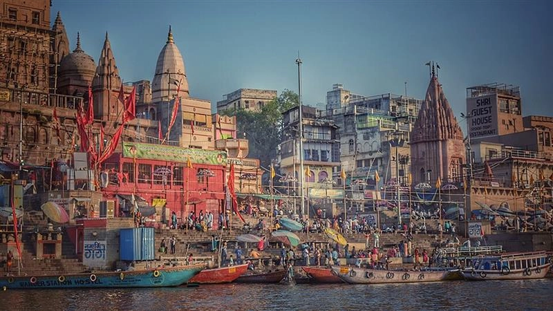 Varanasi Gets Tough on Cleanliness, Spitting and Littering to Attract Heavy Fines Under New Sanitation Rules