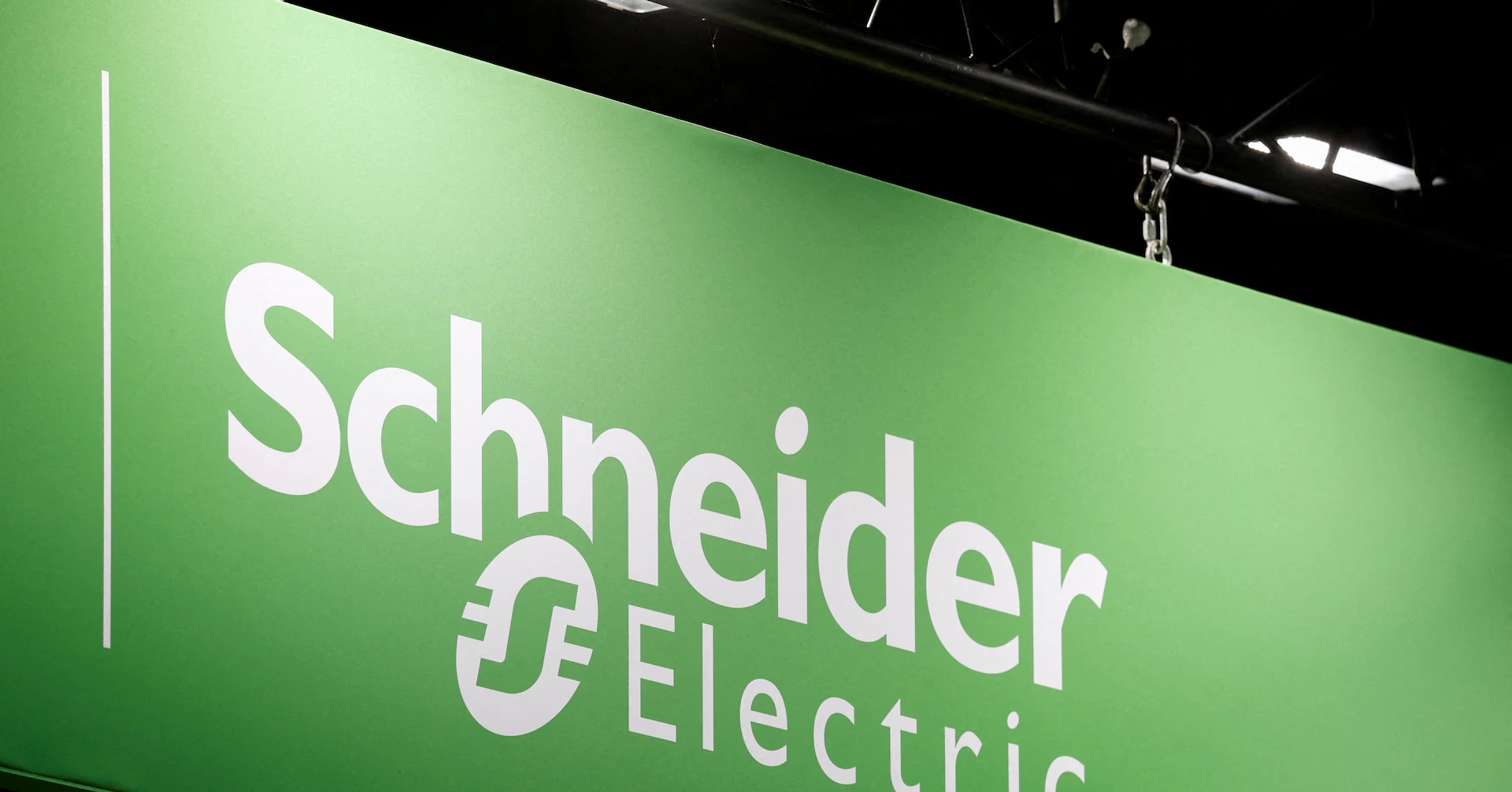 Schneider Electric beats organic growth forecast as AI boom fuels data centre demand - Reuters