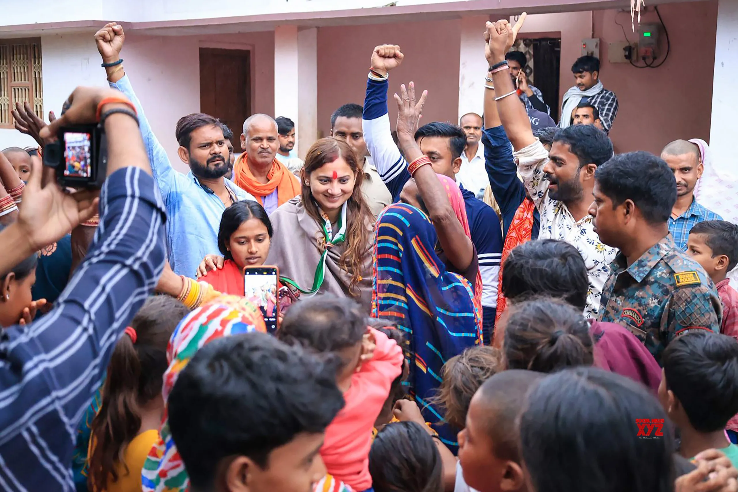 Muzaffarpur: JDU Candidate Komal Singh Conducts Public Outreach #Gallery