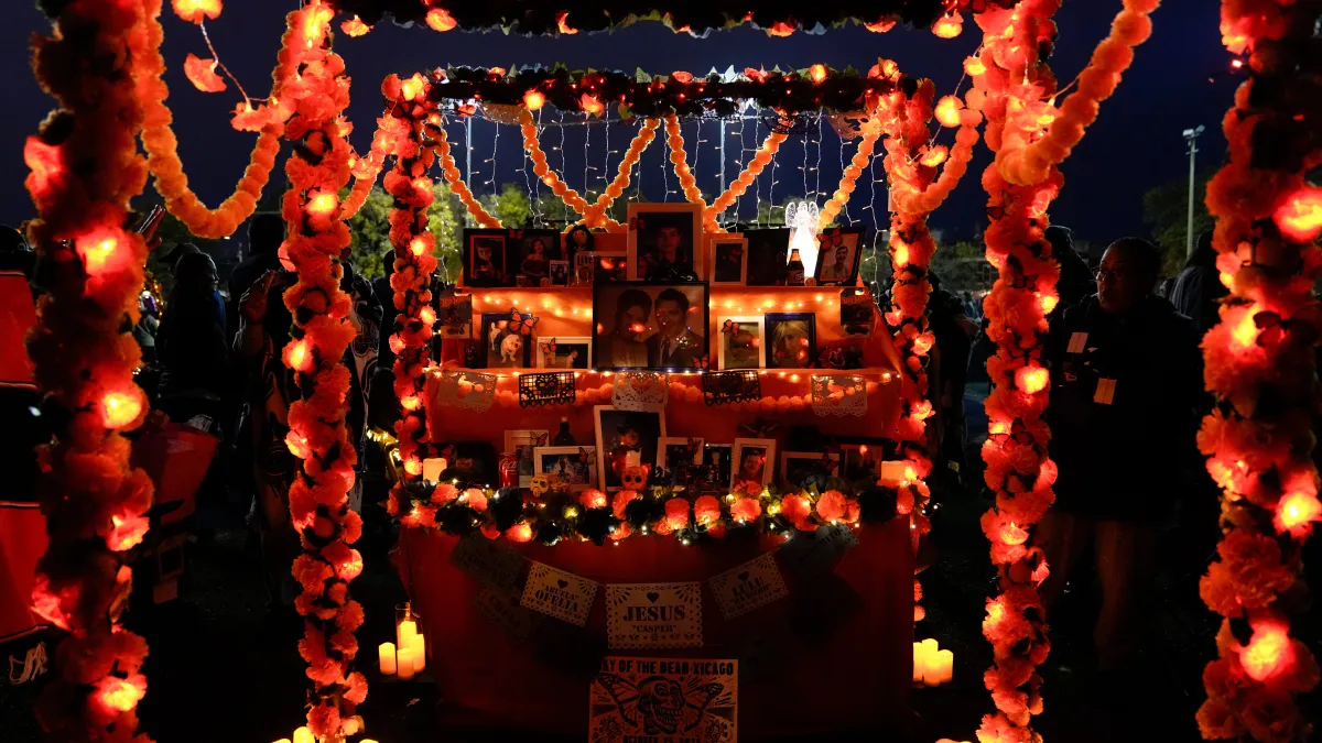 Mexican Americans balance tradition, modernity for Día de Muertos