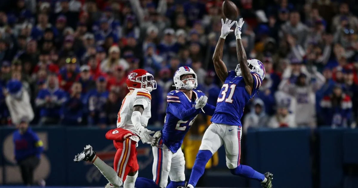 Inspired defensive effort helps Bills defeat Chiefs, 28-21