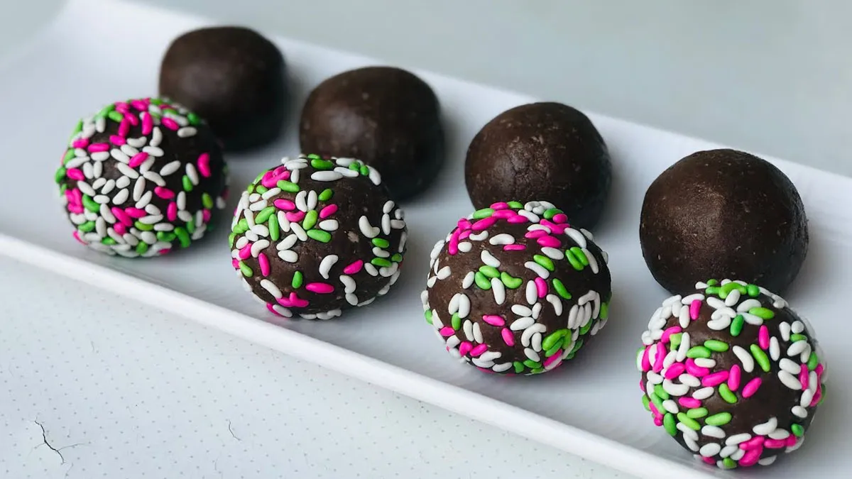 Chocolate Ladoo Recipe : जब मीठा खाने का मन करे तो बनाएं ये चॉकलेट लड्डू, मिनटों में तैयार