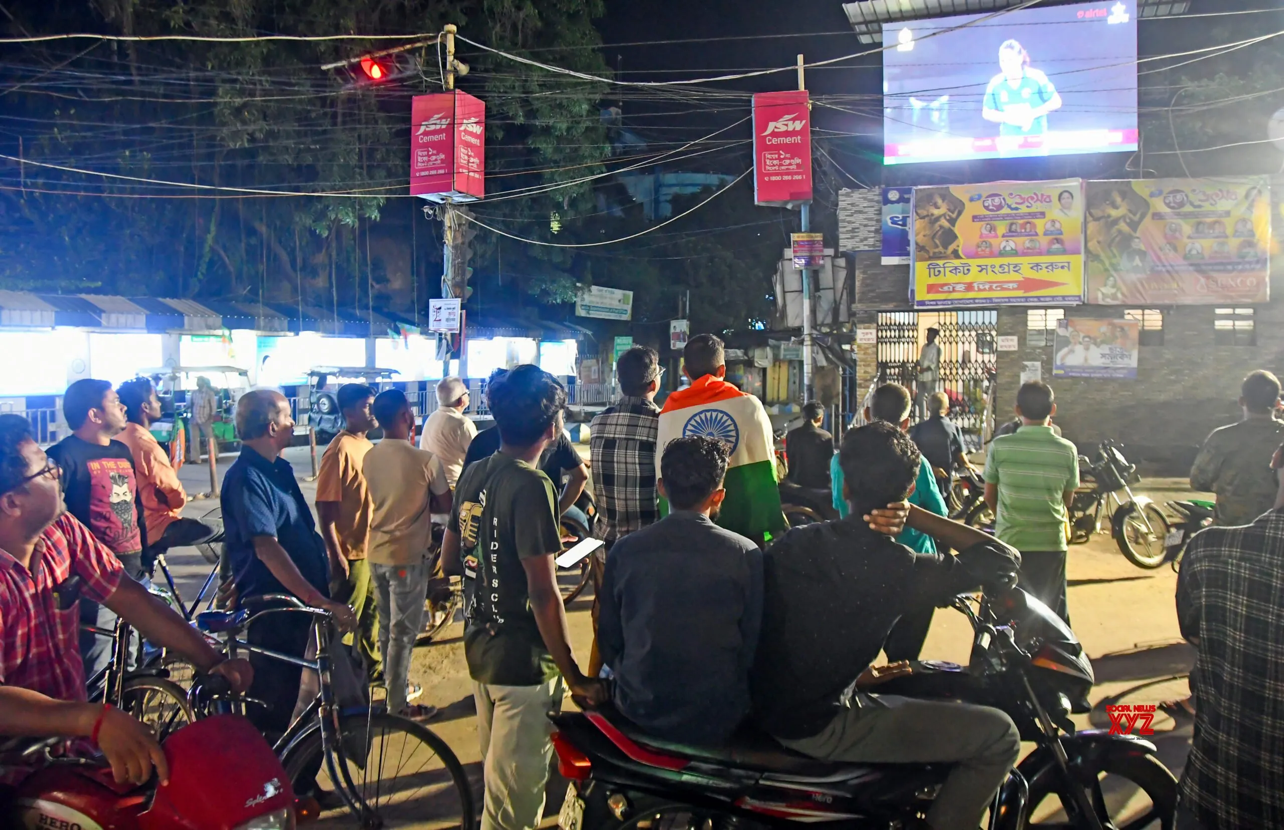 Fans Watch ICC Women’s World Cup Final in Bardhaman #Gallery
