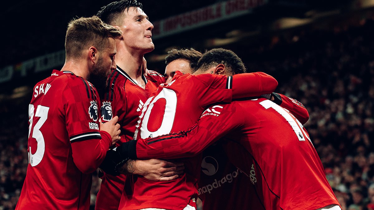 Rio Ferdinand reignites war of words with Jamie Carragher over Man United star