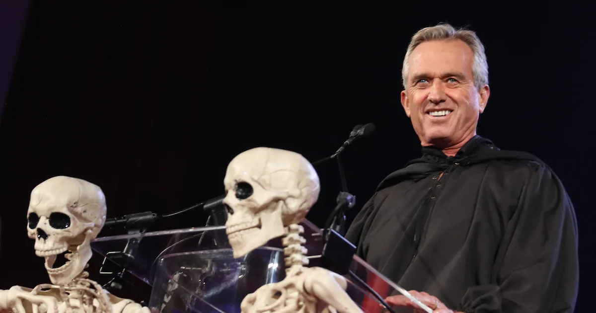 RFK Jr’s Neighbors Troll Him With Message on Front Lawn