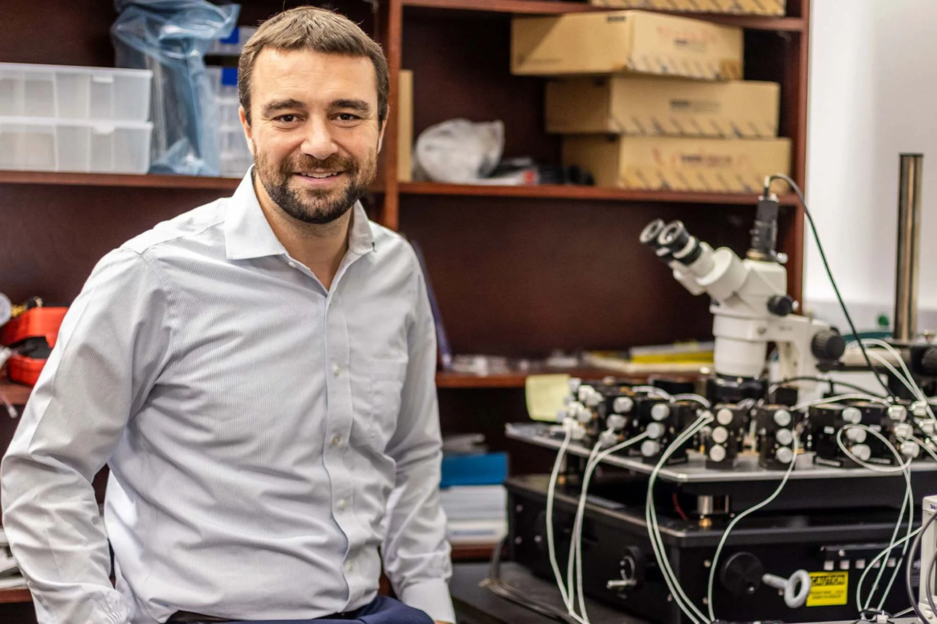 Researchers build magnetic computer that thinks like a brain