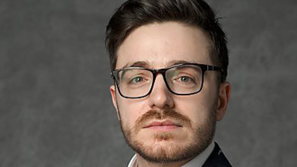 Predictor review: Find out how our experts fared in gameweek nine with £1,000 up for grabs each week