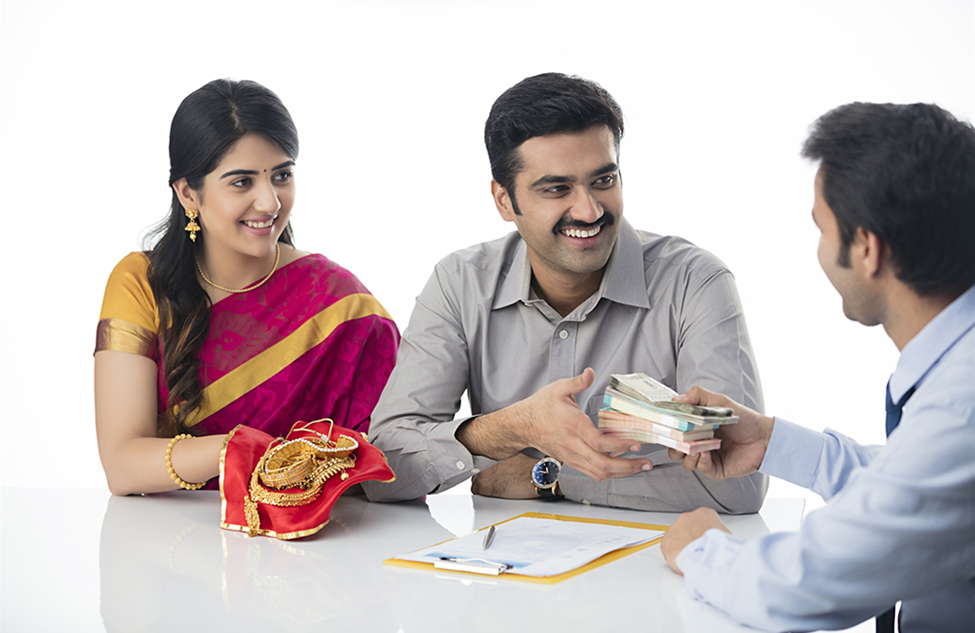 Digital vs Traditional Gold Loan Application: Pros and Cons