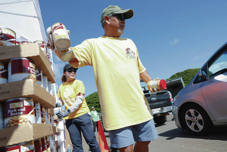 More than 400 Hawaii families line up at Foodbank pop-up