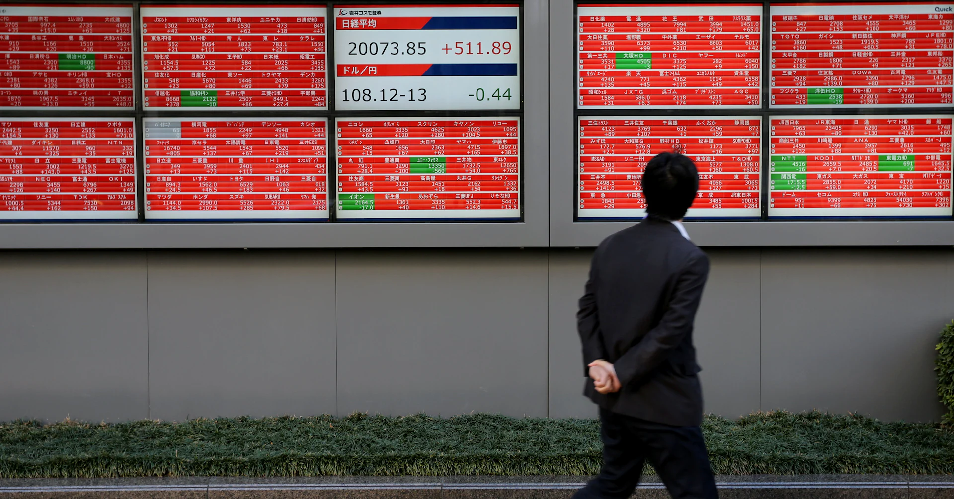 Asian stocks rise on AI sentiment, dollar near 3-month high