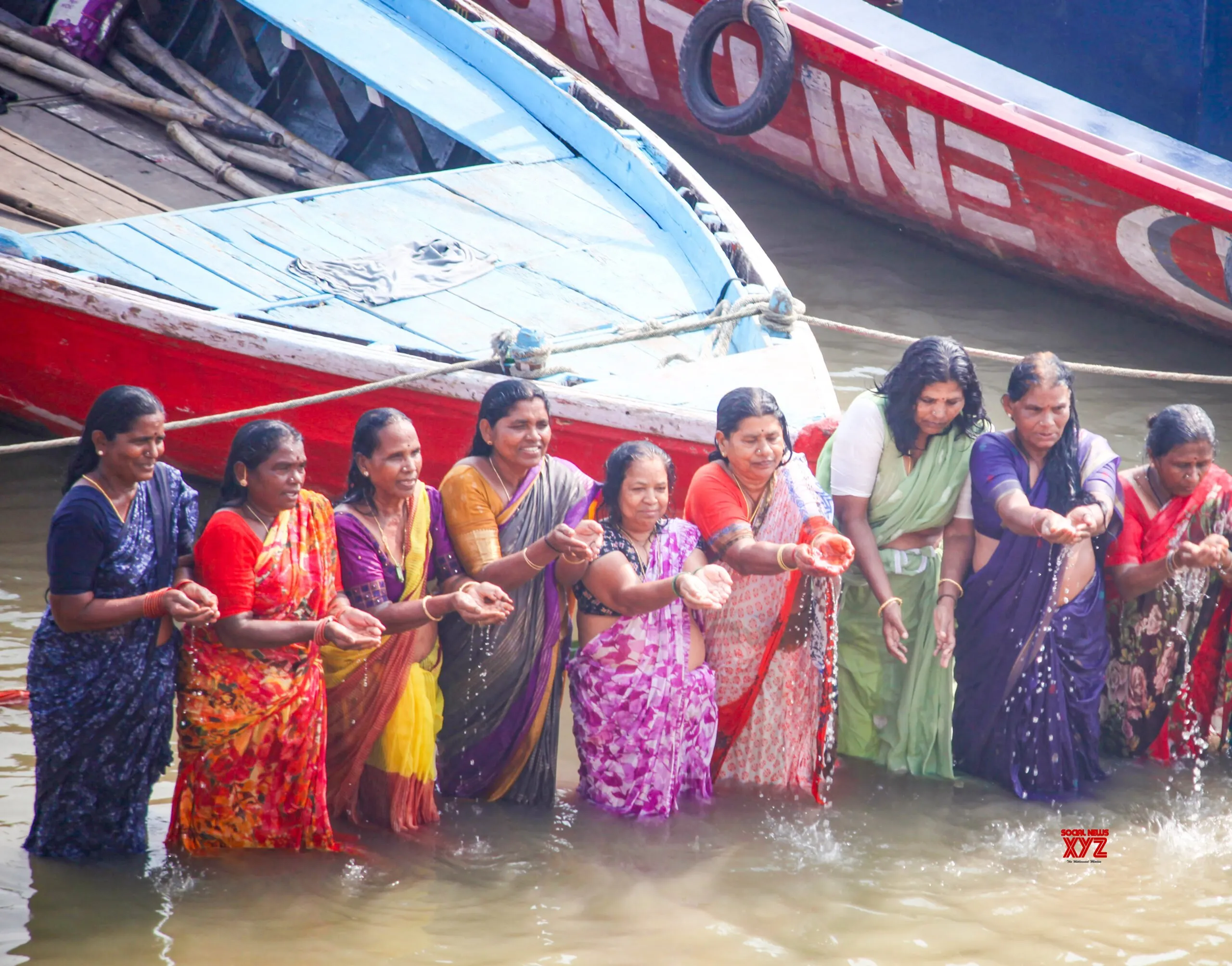 Varanasi: Devotees Offer Prayers in Ganga #Gallery